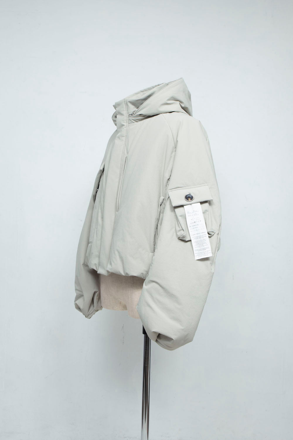 LB24AW-BL03-NBG | Onibegieパッディングショートブルゾン | FROSTY WHITE