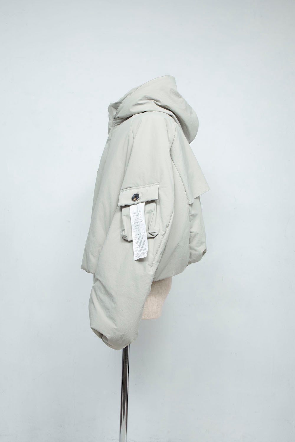 LB24AW-BL03-NBG | Onibegieパッディングショートブルゾン | FROSTY WHITE