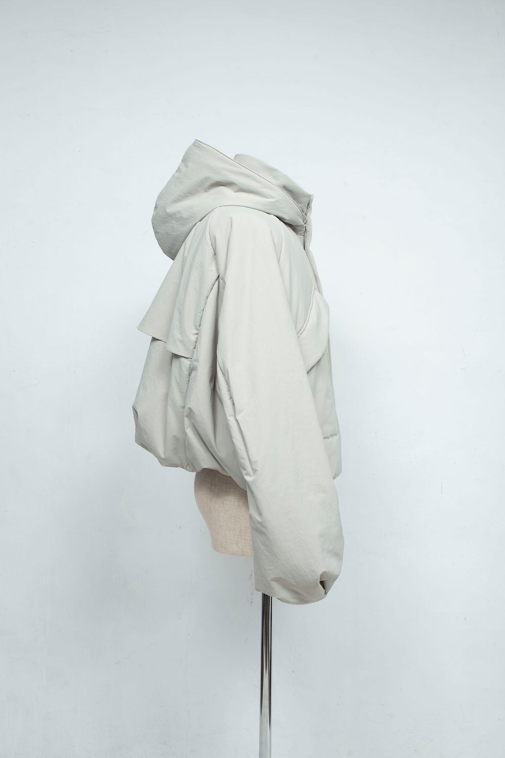 LB24AW-BL03-NBG | Onibegieパッディングショートブルゾン | FROSTY WHITE