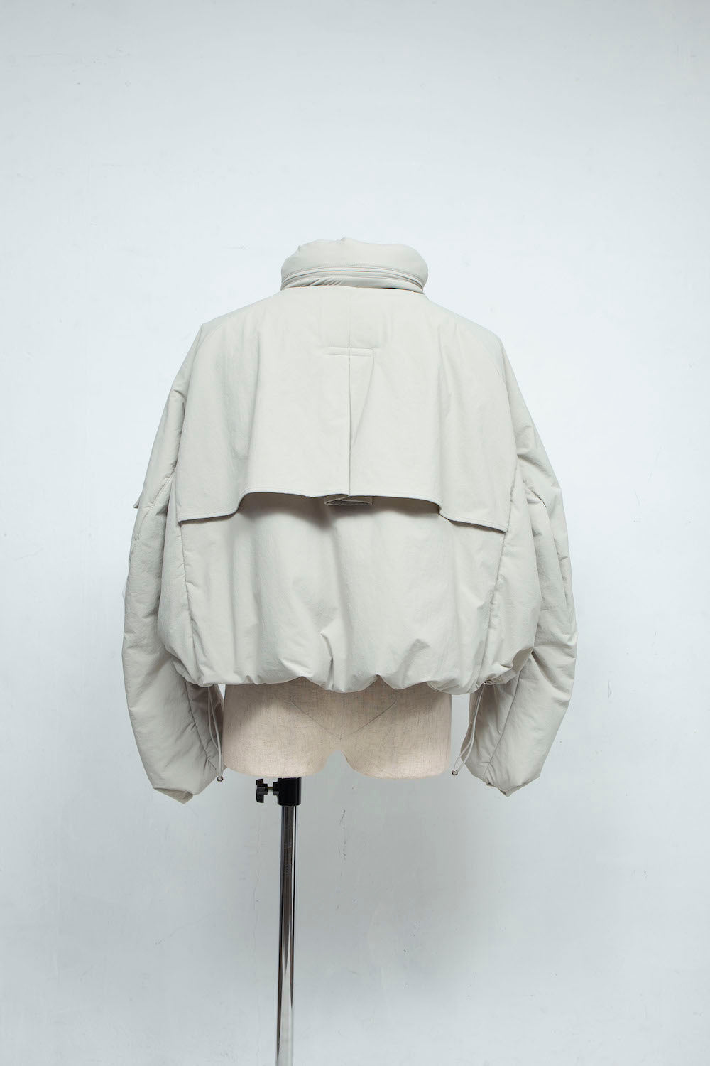 LB24AW-BL03-NBG | Onibegieパッディングショートブルゾン | FROSTY WHITE