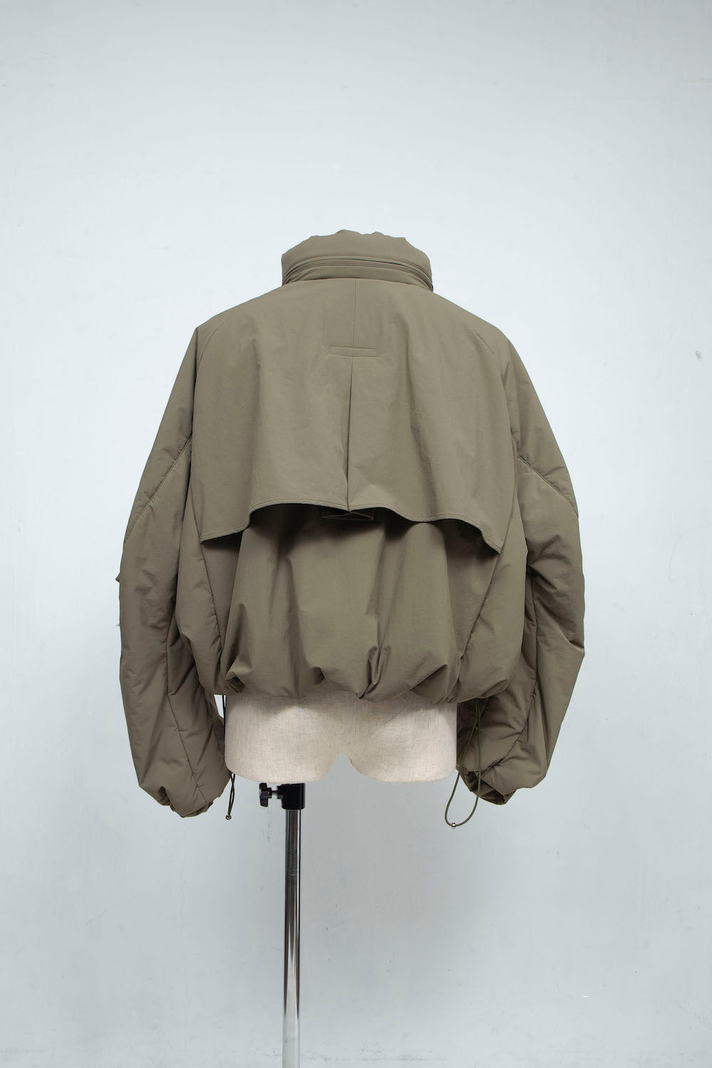 LB24AW-BL03-NBG | Onibegie 加垫短款上衣 | OLIVE