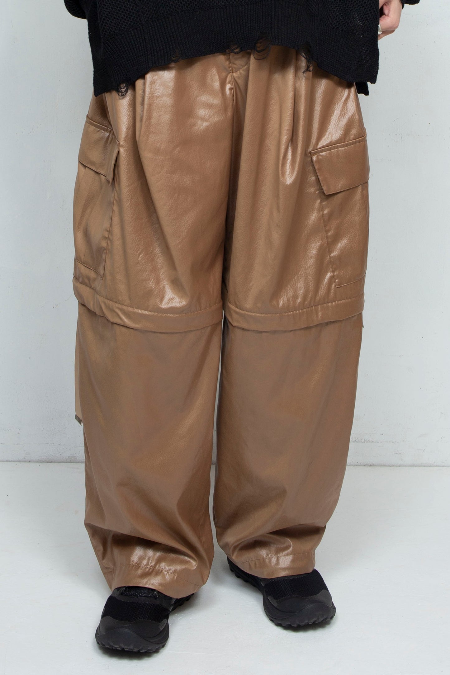 LB25SS-PT05-FFL | FAKE-FAKE LEATHER Ⅱ デタッチャブルカーゴパンツ | BROWN