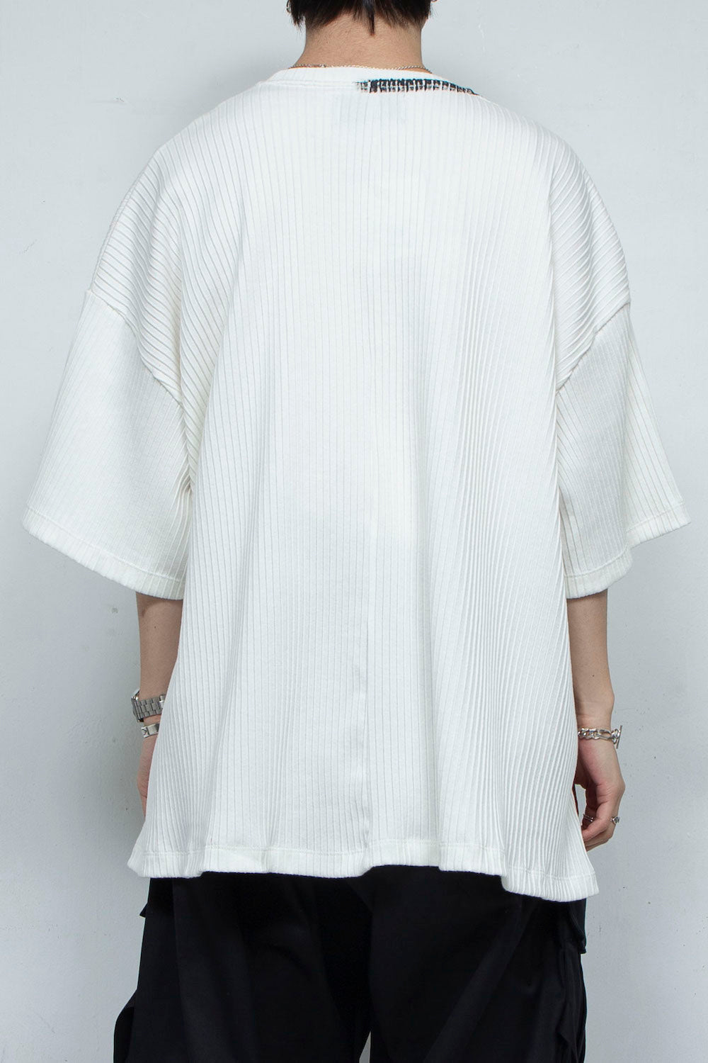 LB24SS-TE09-CPR-HP | Hand-painted pleated rib knit side vent T-shirt | OFF WHITE 