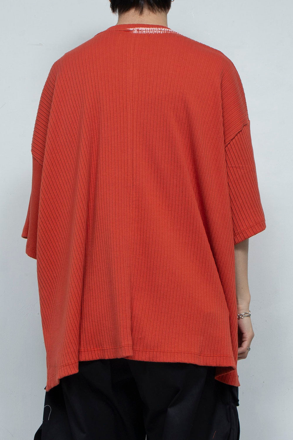 LB24SS-TE09-CPR-HP | Hand-painted pleated rib knit side vent T-shirt | BURNT ORANGE 