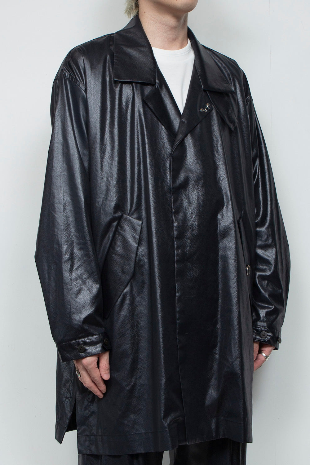 <LAST 1点> LB25AW-SHCO01-FFL | FAKE-FAKE LEATHER Ⅱ ステンカラーライトコート | BLACK