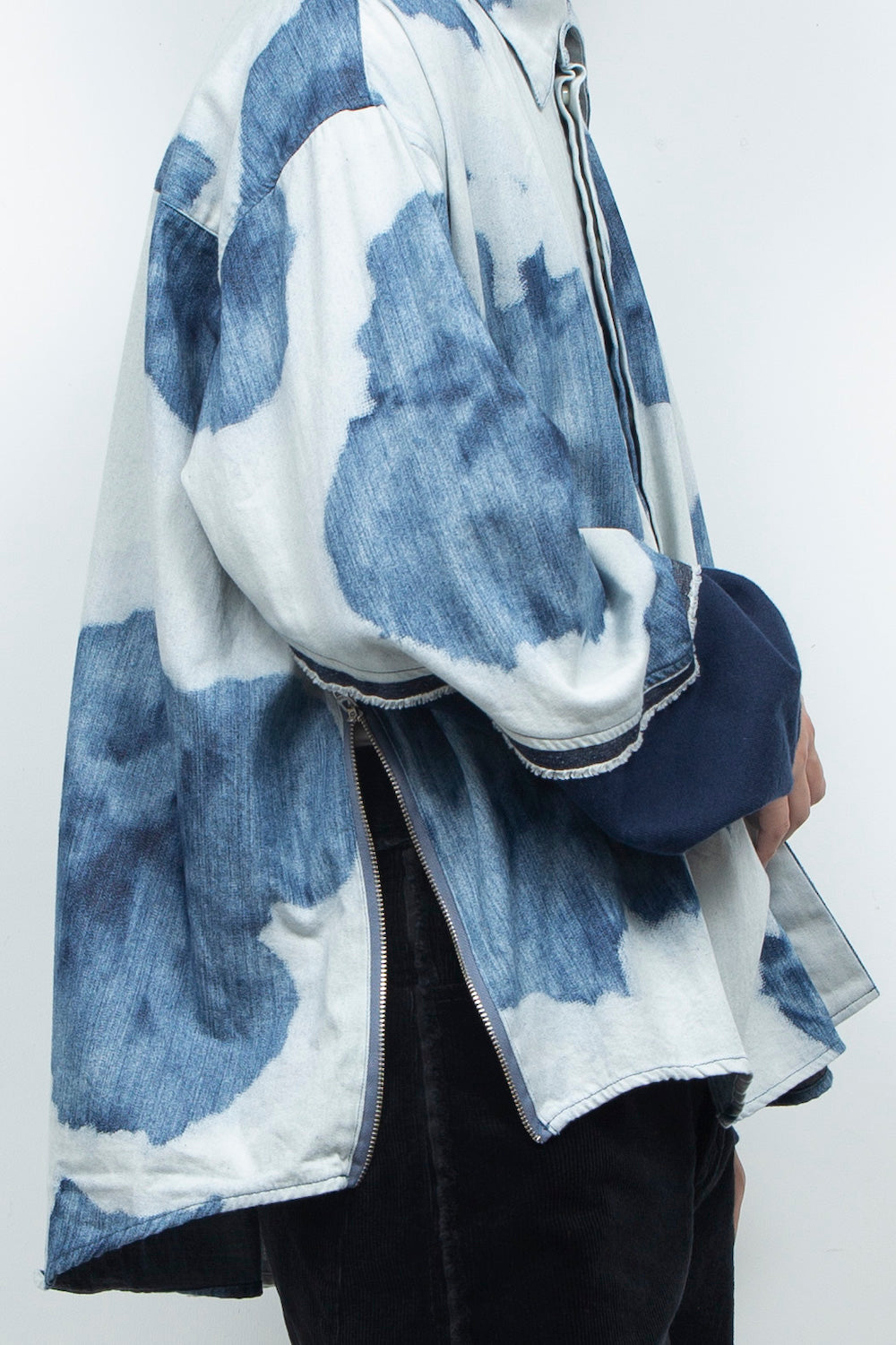 LB26AW-SH12-BLD | Gradation Flower Bleach Denim Twisted Sleeve Shirt | INDIGO BLEACHED