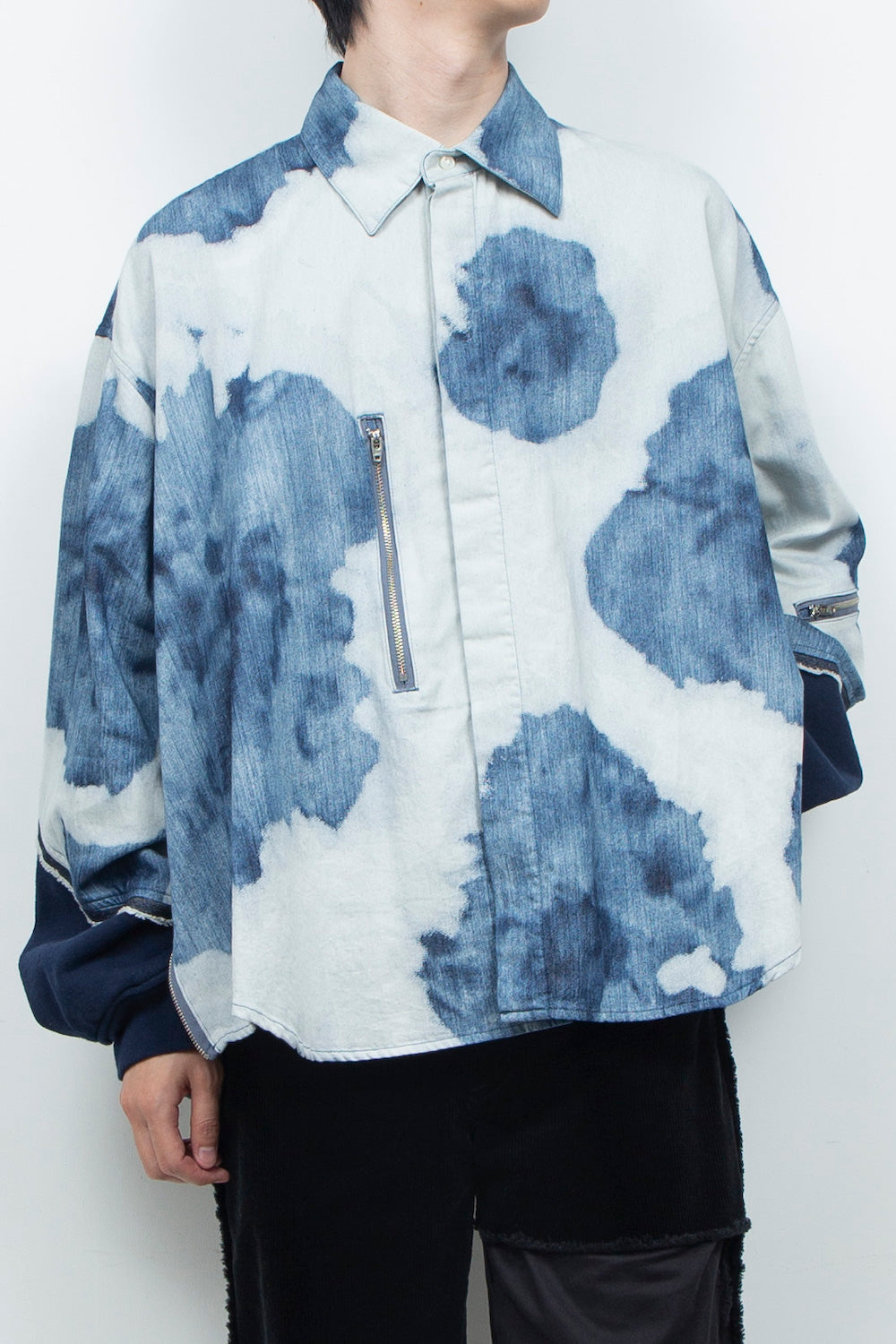 LB26AW-SH12-BLD | Gradation Flower Bleach Denim Twisted Sleeve Shirt | INDIGO BLEACHED
