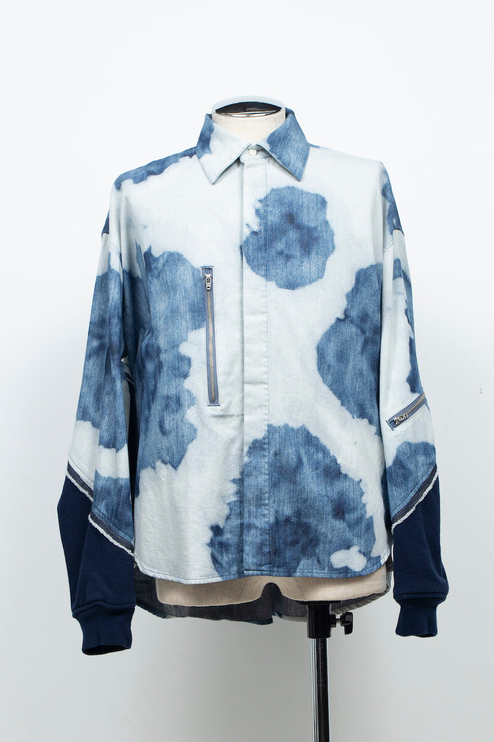 LB26AW-SH12-BLD | Gradation Flower Bleach Denim Twisted Sleeve Shirt | INDIGO BLEACHED