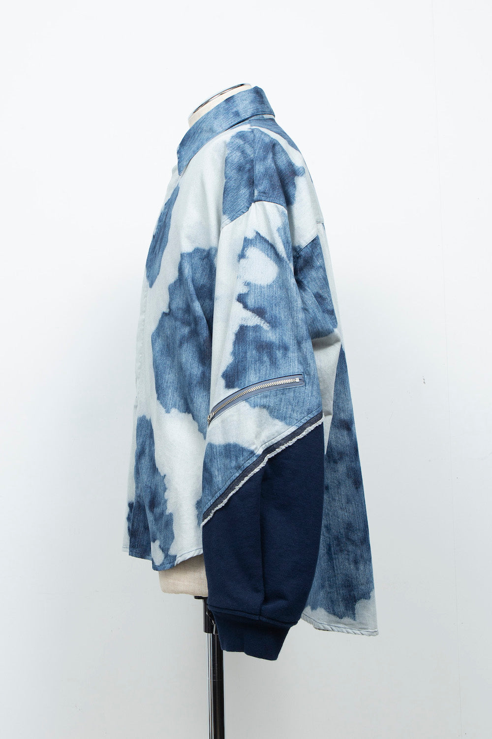 LB26AW-SH12-BLD | Gradation Flower Bleach Denim Twisted Sleeve Shirt | INDIGO BLEACHED