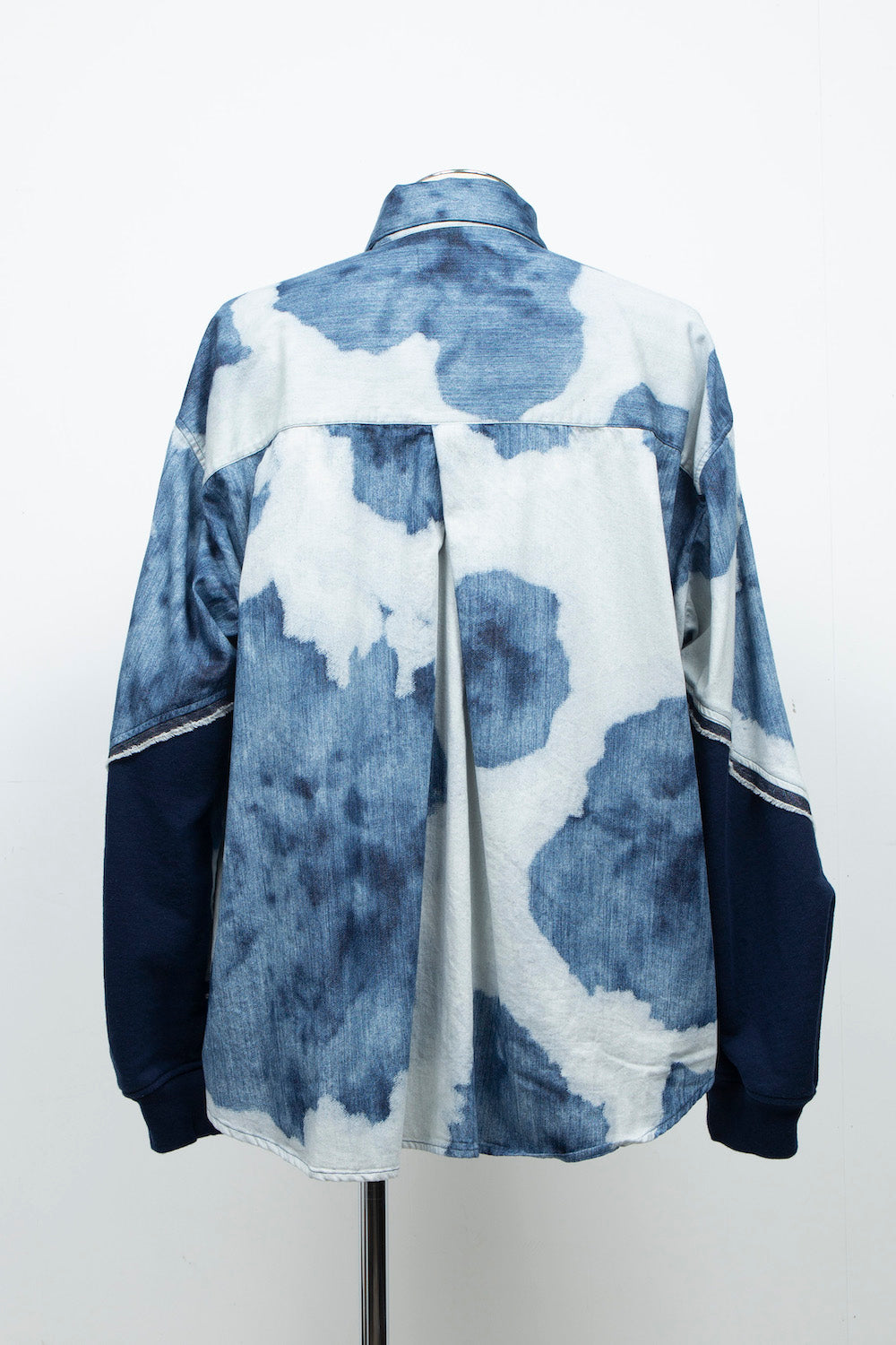 LB26AW-SH12-BLD | Gradation Flower Bleach Denim Twisted Sleeve Shirt | INDIGO BLEACHED