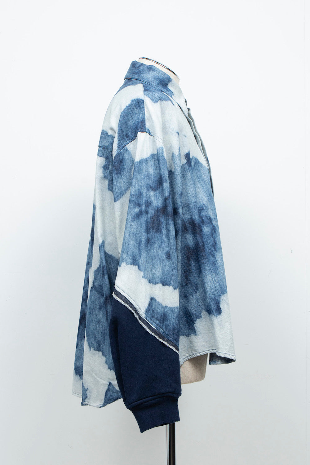 LB26AW-SH12-BLD | Gradation Flower Bleach Denim Twisted Sleeve Shirt | INDIGO BLEACHED