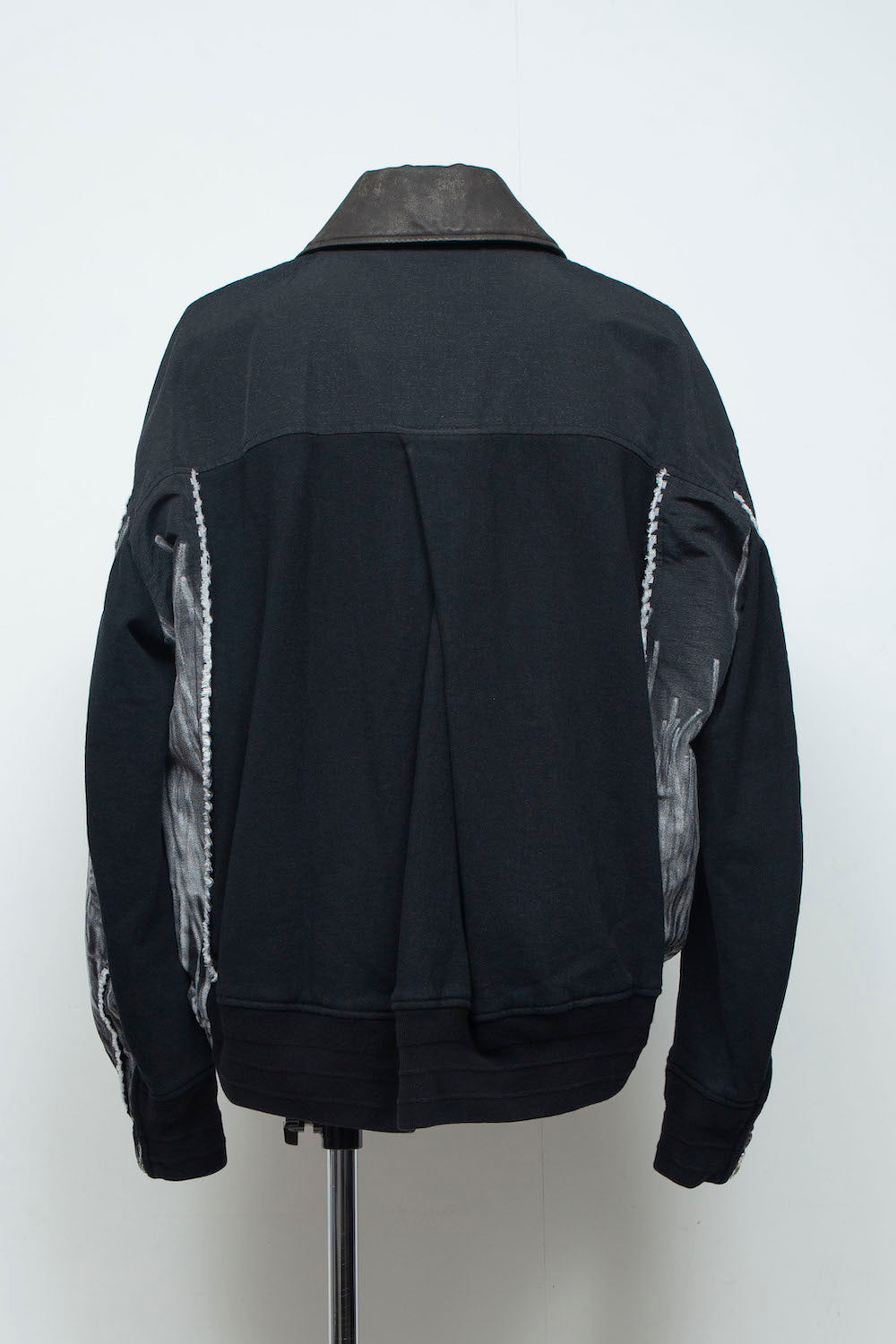 <last> LB26SS-JK02-HPD | 镭射印花重构木匠牛仔夹克 | 黑色×镭射</last>