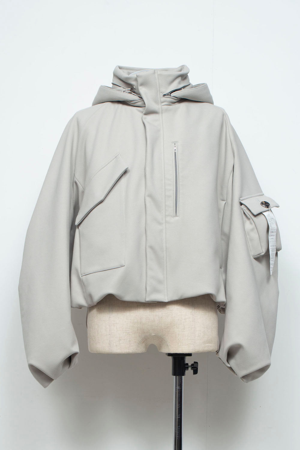 LB26AW-BL03-DFB | DOWN FABRICショートフードブルゾン | LIGHT GRAY