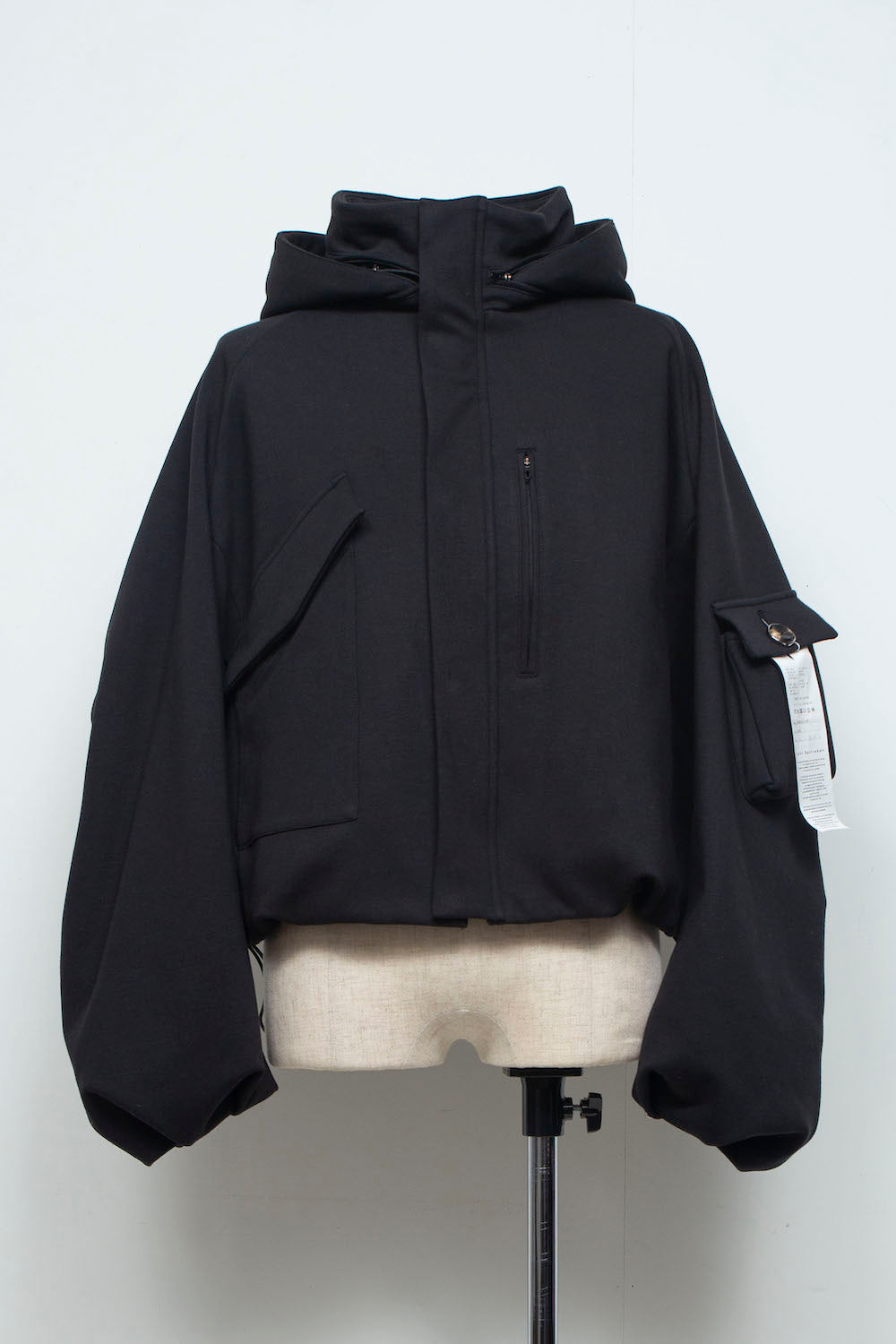 LB26AW-BL03-DFB | DOWN FABRICショートフードブルゾン | BLACK