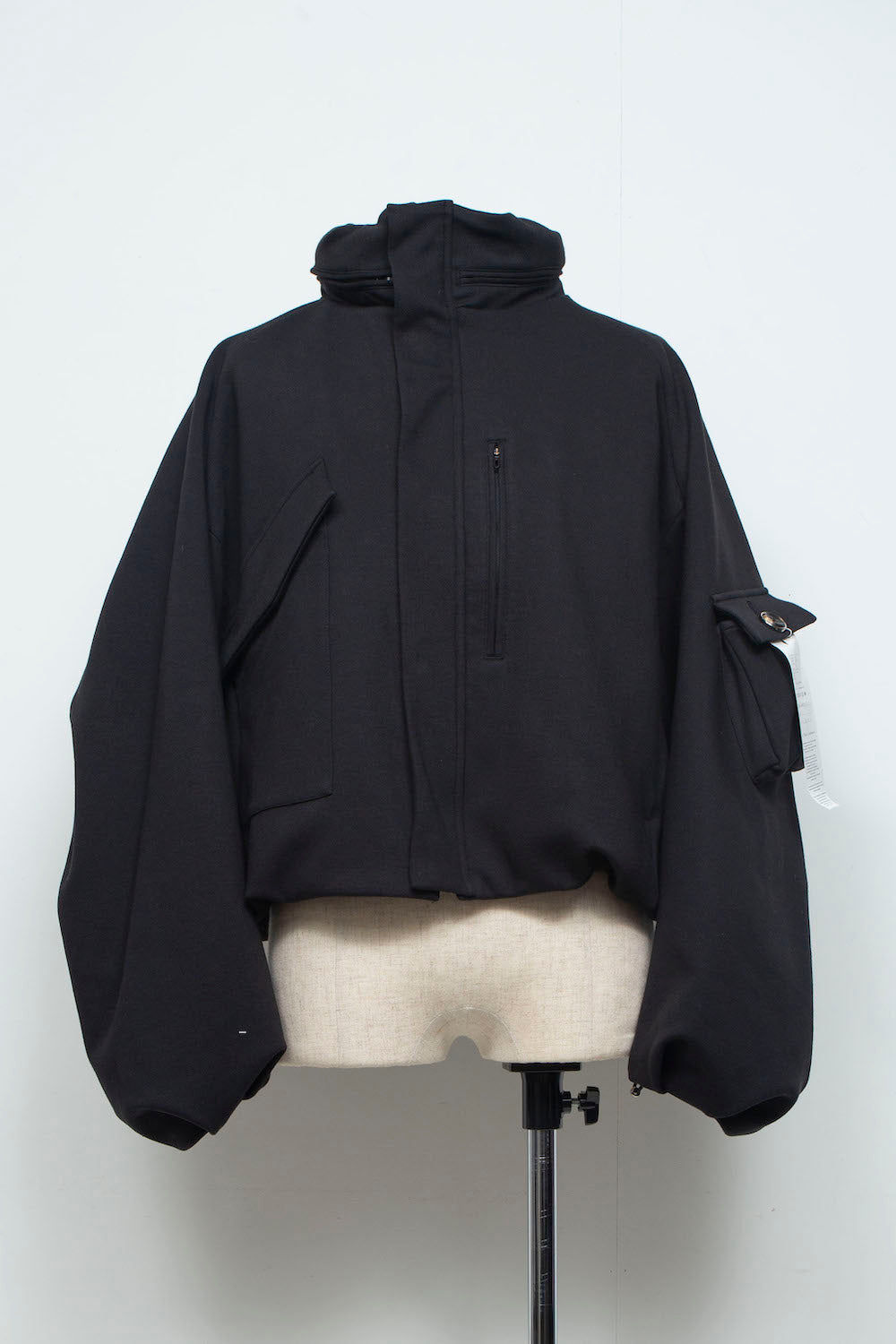 LB26AW-BL03-DFB | DOWN FABRICショートフードブルゾン | BLACK