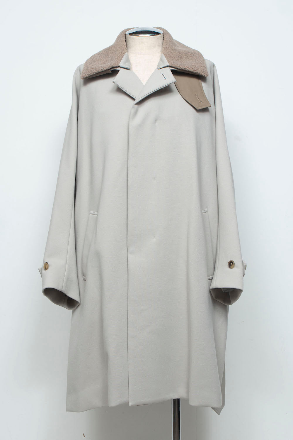 <LAST 1点> LB26AW-CO10-DFB | DOWN FABRICステンカラーコート | LIGHT GRAY