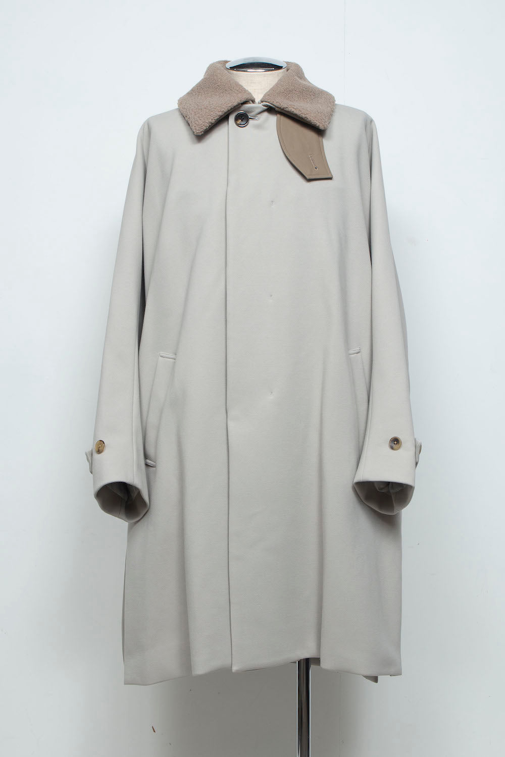 <LAST 1点> LB26AW-CO10-DFB | DOWN FABRICステンカラーコート | LIGHT GRAY