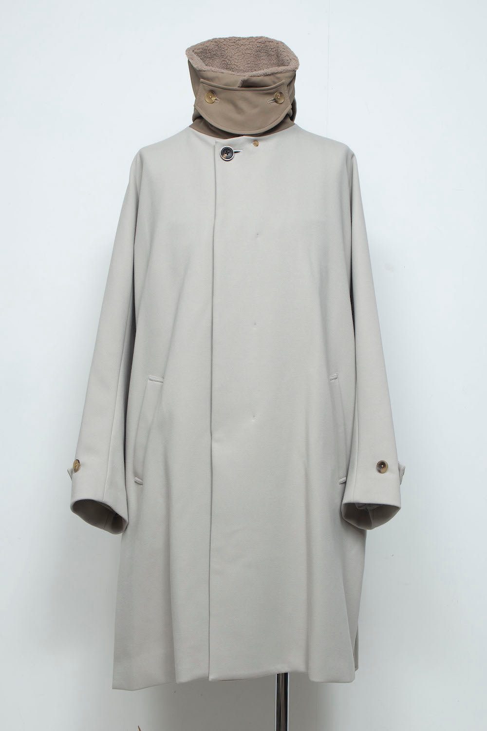 <LAST 1点> LB26AW-CO10-DFB | DOWN FABRICステンカラーコート | LIGHT GRAY