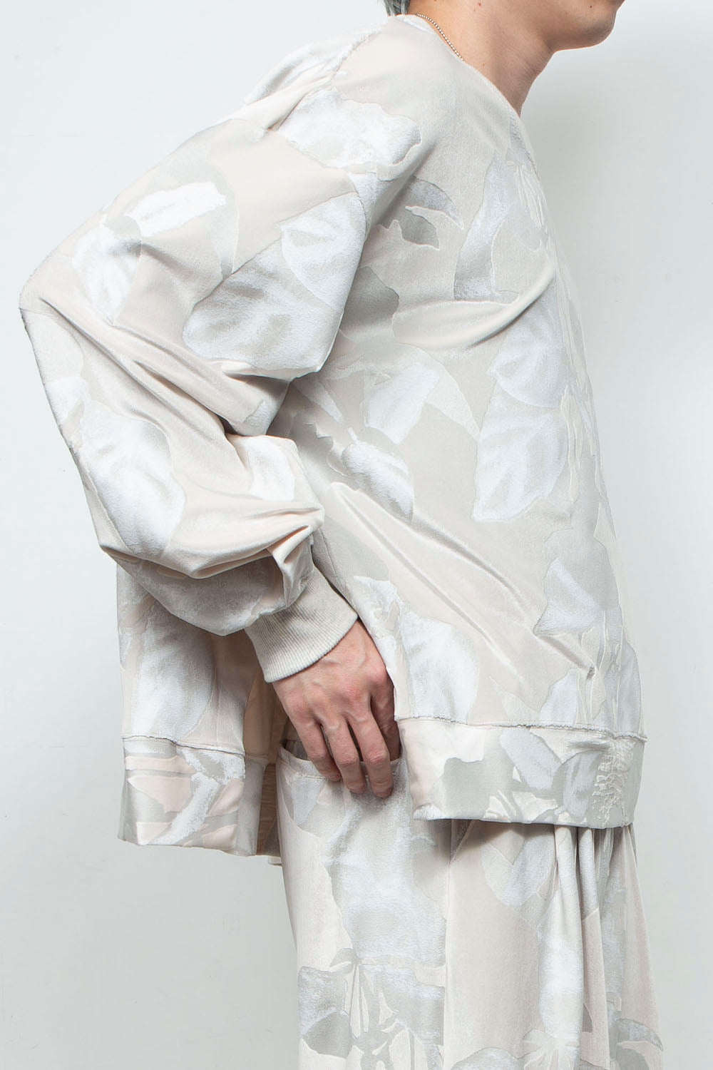 <last>  
LB25AW-PO08-PVL | 3D Printed Velour Jersey Pullover | Off White</last>