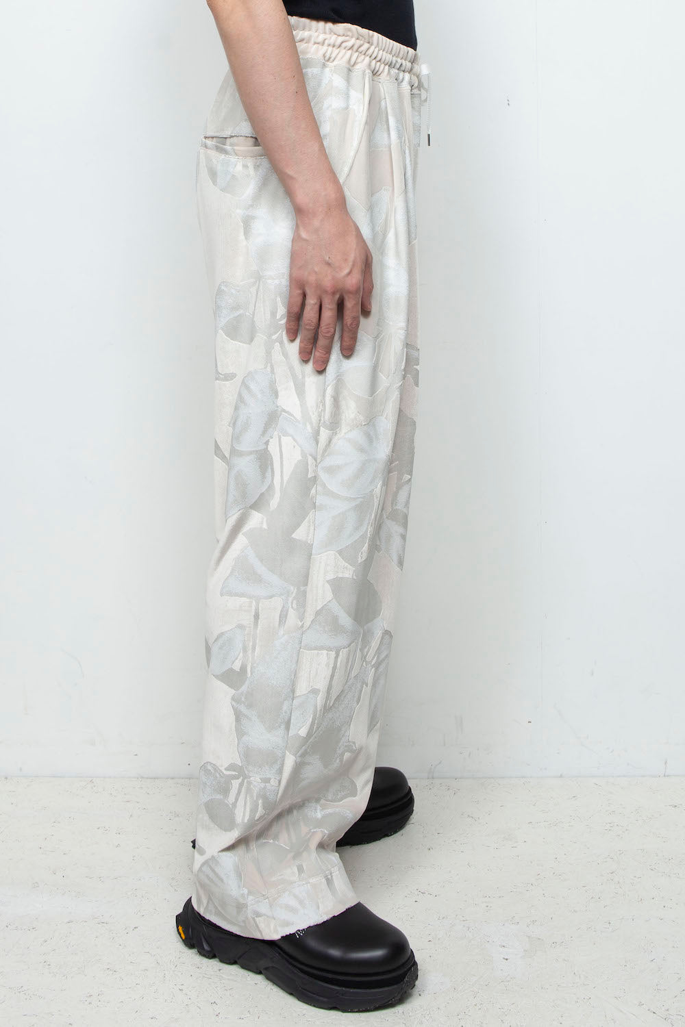 LB25AW-PT08-PVL | 3D Printed Velour Jersey Easy Pants | Off White
