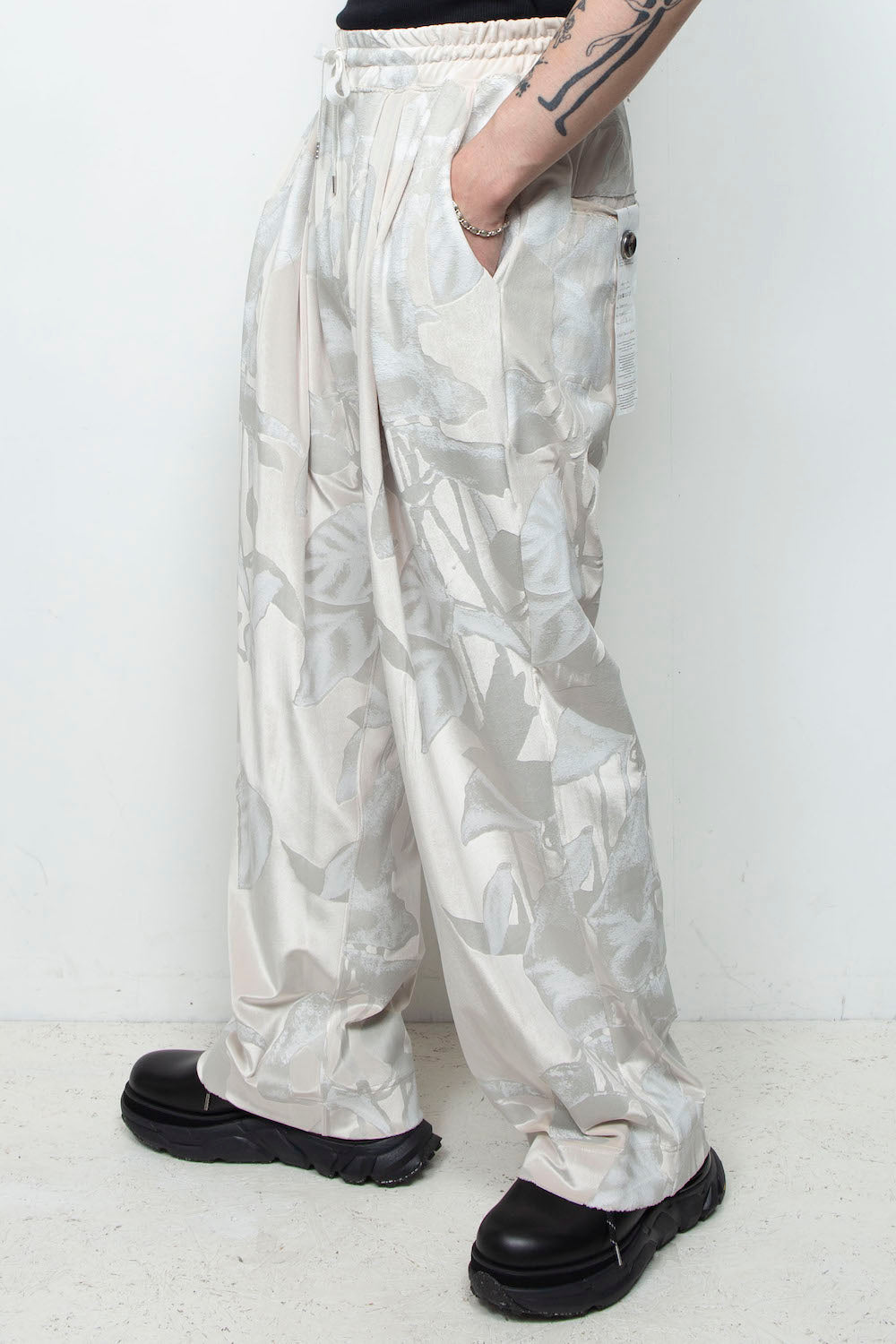 LB25AW-PT08-PVL | 3D Printed Velour Jersey Easy Pants | Off White