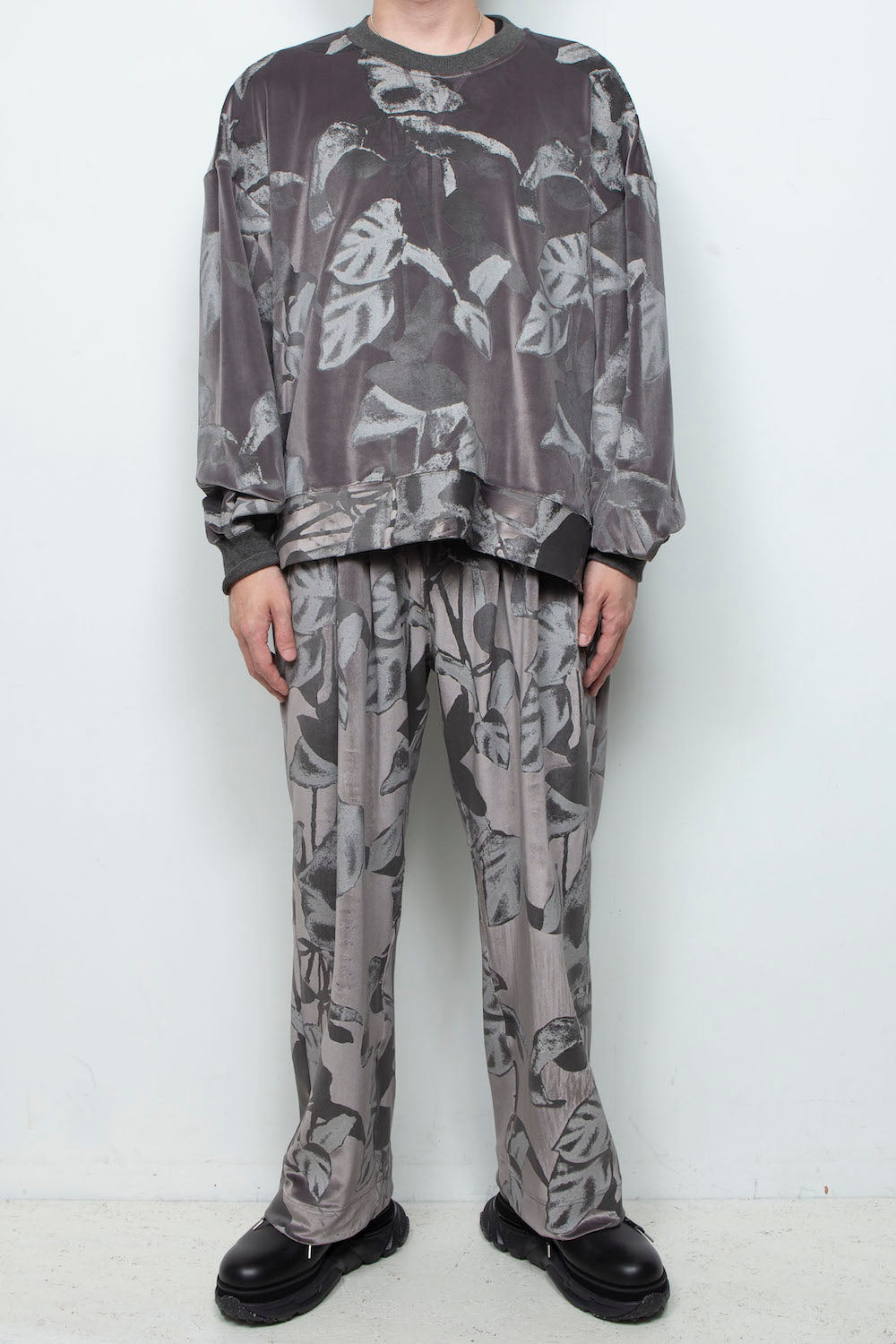 LB25AW-PO08-PVL | 3D Printed Velour Jersey Pullover | Charcoal