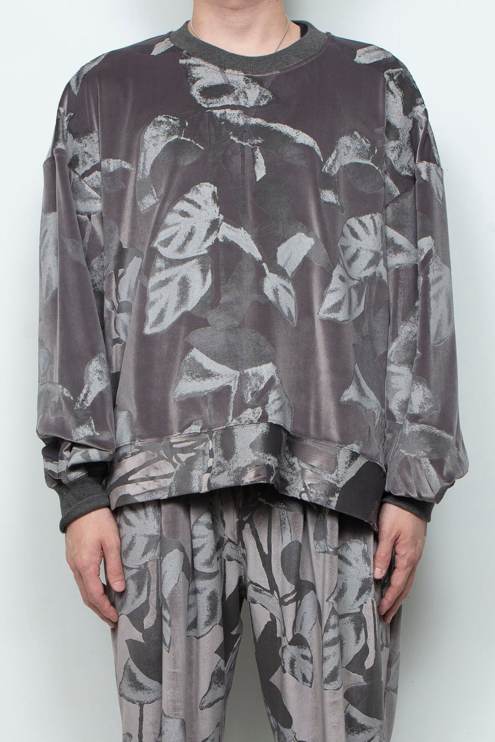 LB25AW-PO08-PVL | 3D Printed Velour Jersey Pullover | Charcoal
