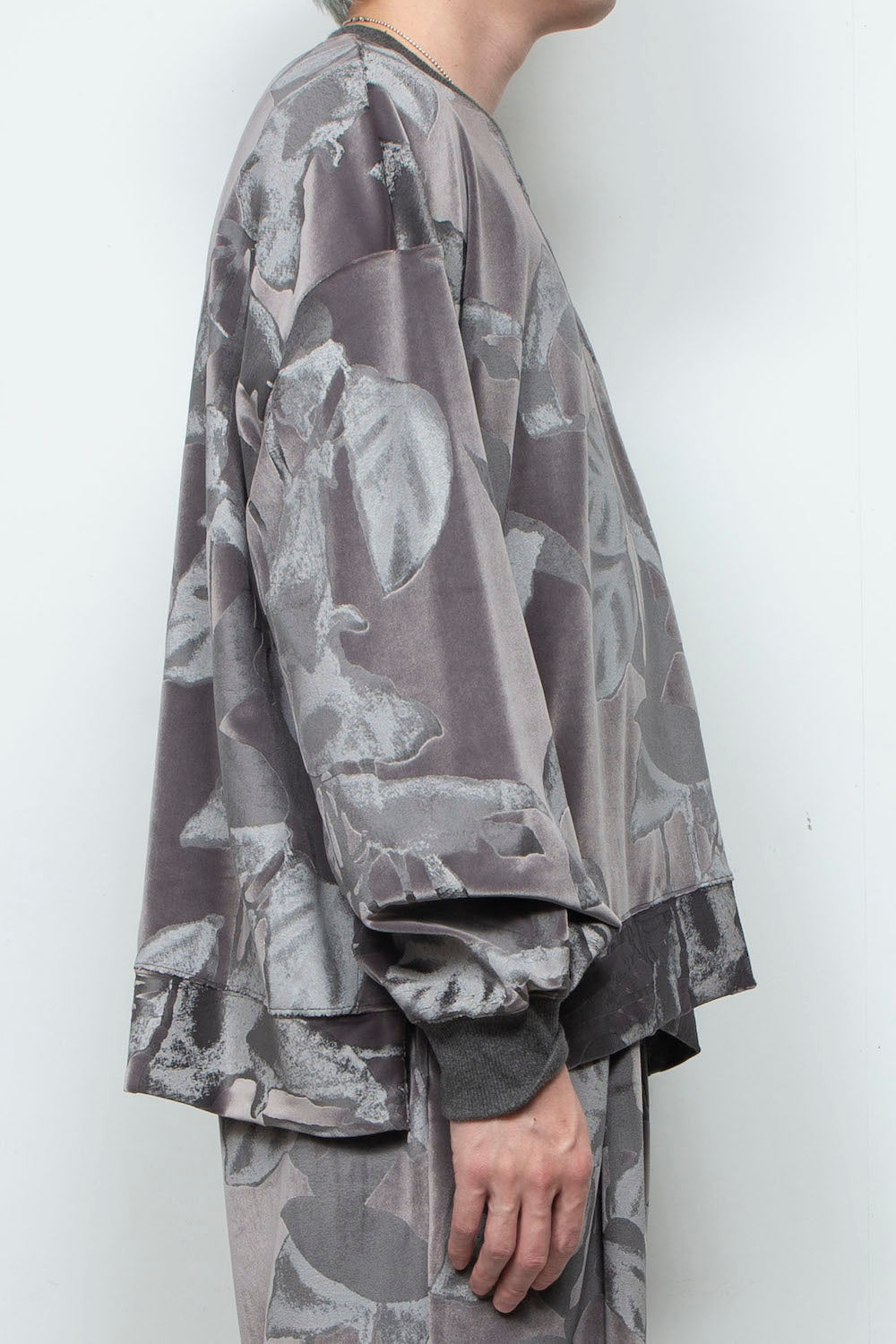 LB25AW-PO08-PVL | 3D Printed Velour Jersey Pullover | Charcoal