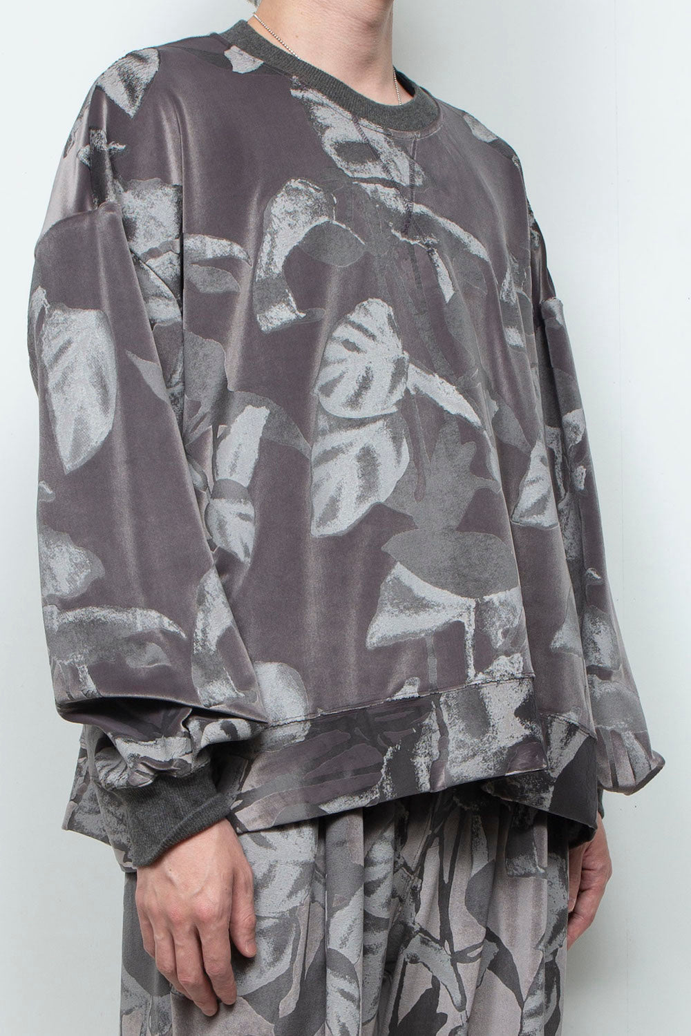 LB25AW-PO08-PVL | 3D Printed Velour Jersey Pullover | Charcoal