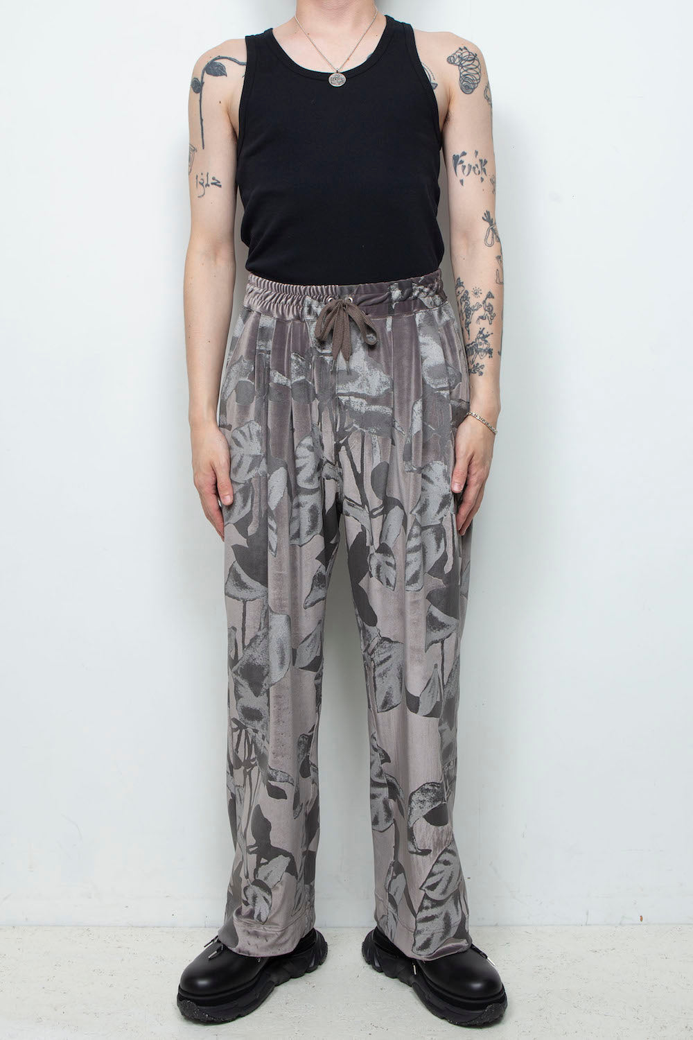 <last>
 LB25AW-PT08-PVL | 3D Printed Velour Jersey Easy Pants | Charcoal</last>