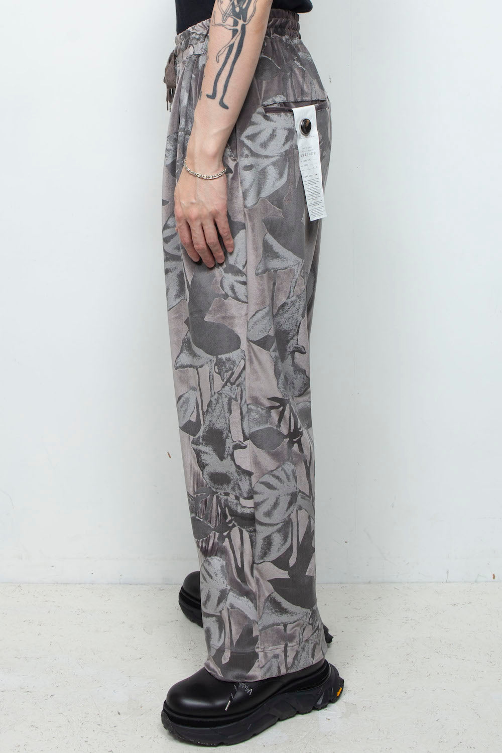 <last>
 LB25AW-PT08-PVL | 3D Printed Velour Jersey Easy Pants | Charcoal</last>