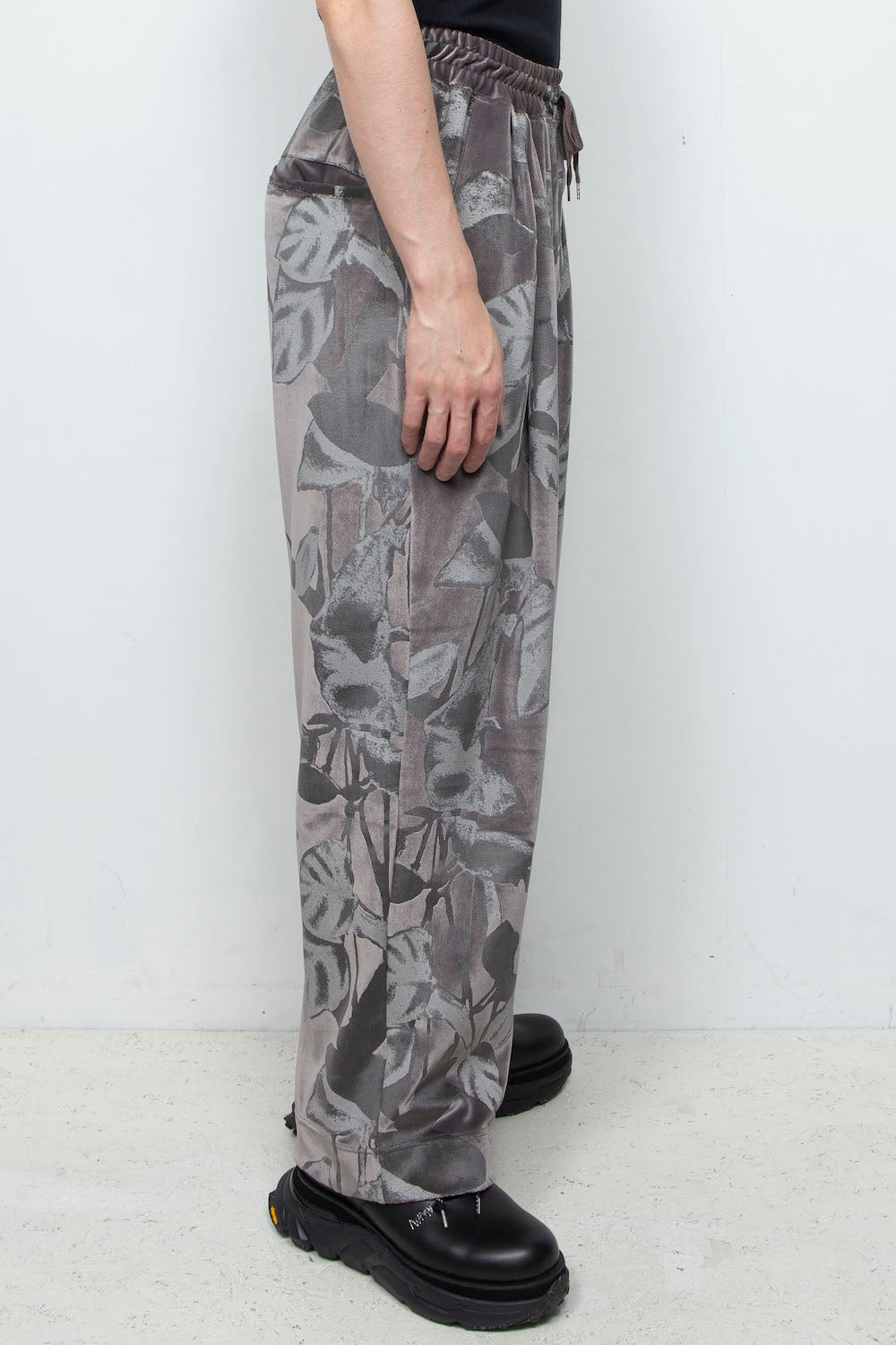 <last>
 LB25AW-PT08-PVL | 3D Printed Velour Jersey Easy Pants | Charcoal</last>