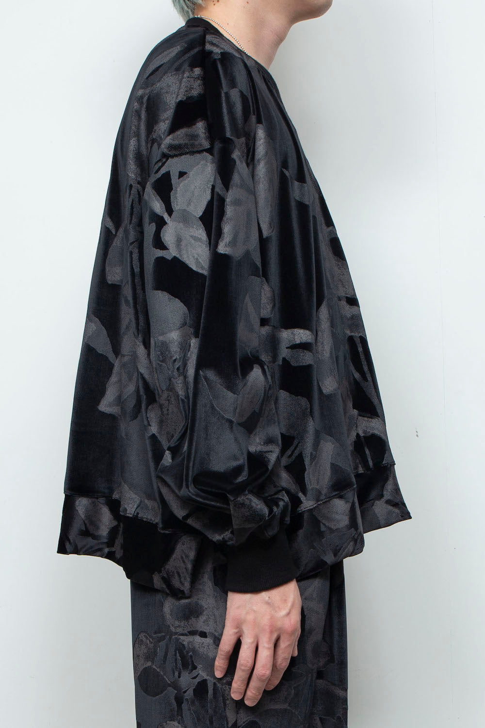 LB25AW-PO08-PVL | 3D Printed Velour Jersey Pullover | BLACK