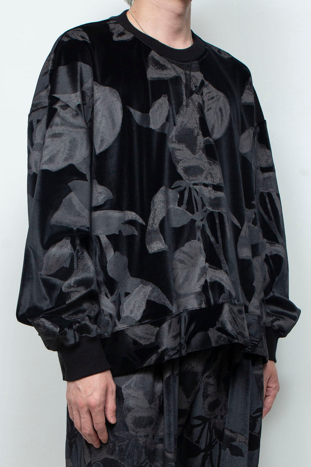 LB25AW-PO08-PVL | 3D Printed Velour Jersey Pullover | BLACK