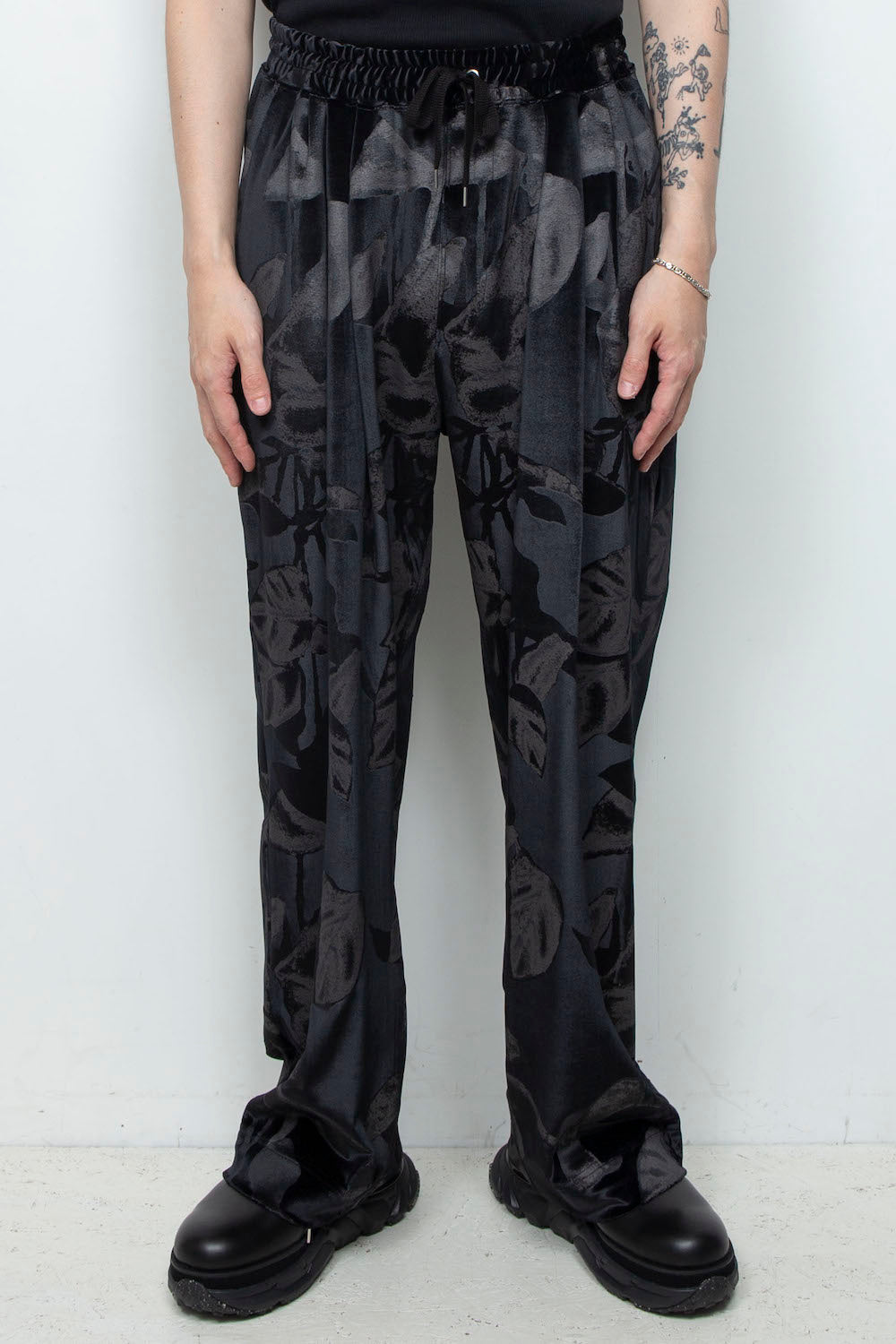 <last>  
LB25AW-PT08-PVL | 3D Printed Velour Jersey Easy Pants | BLACK</last>
