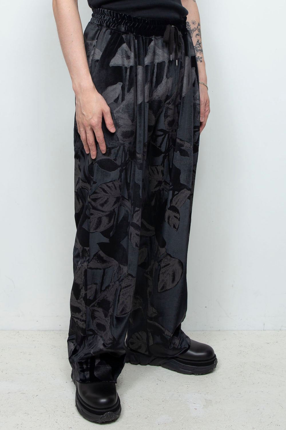 <last>  
LB25AW-PT08-PVL | 3D Printed Velour Jersey Easy Pants | BLACK</last>