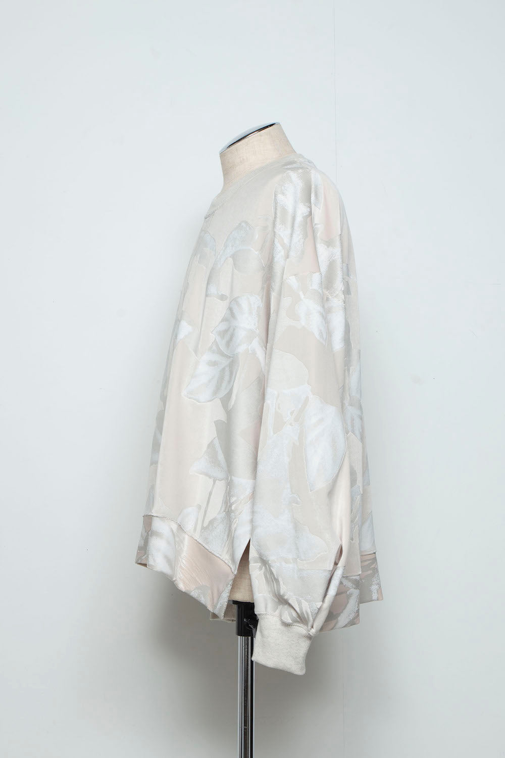 <last>  
LB25AW-PO08-PVL | 3D Printed Velour Jersey Pullover | Off White</last>