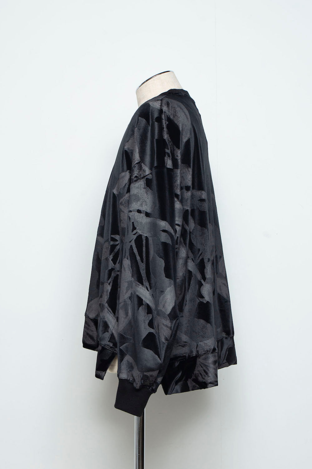 LB25AW-PO08-PVL | 3D Printed Velour Jersey Pullover | BLACK