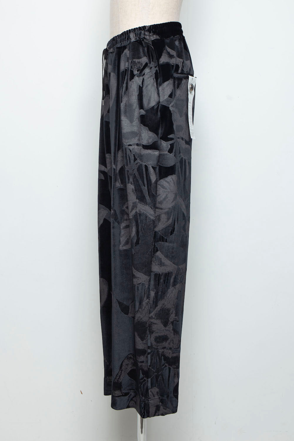 <last>  
LB25AW-PT08-PVL | 3D Printed Velour Jersey Easy Pants | BLACK</last>