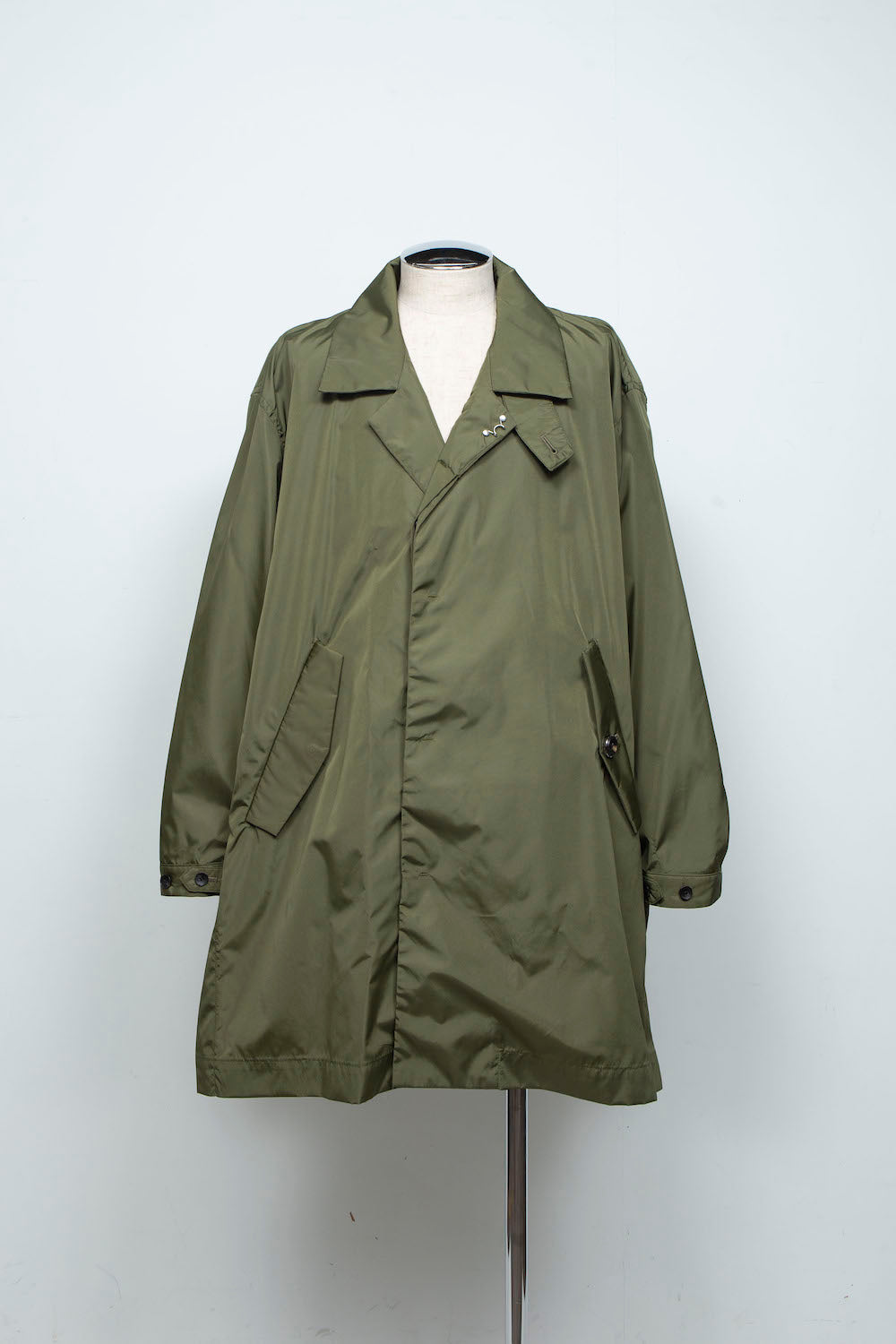 LB26SS-SHCO01-TRT | TRUSSAIR®︎ TWILL セミロングステンカラーコート| MILITARY GREEN