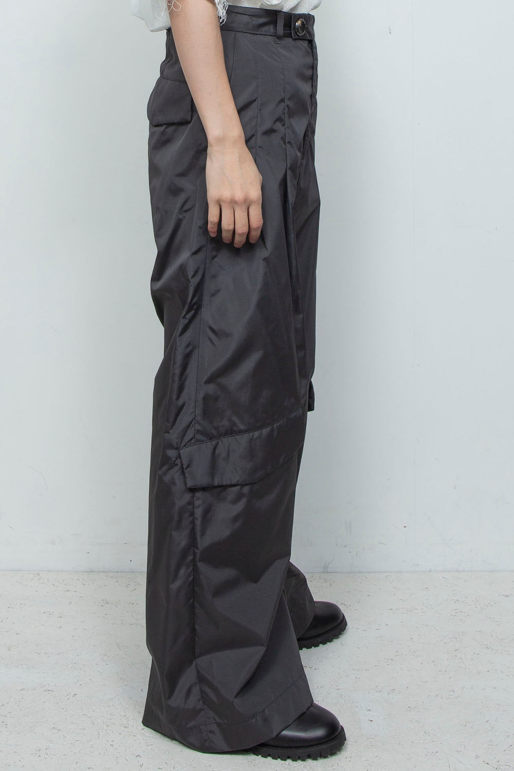 LB26SS-PT09-TRT | TRUSSAIR®︎ TWILL シンフラップバギートラウザー | CHARCOAL