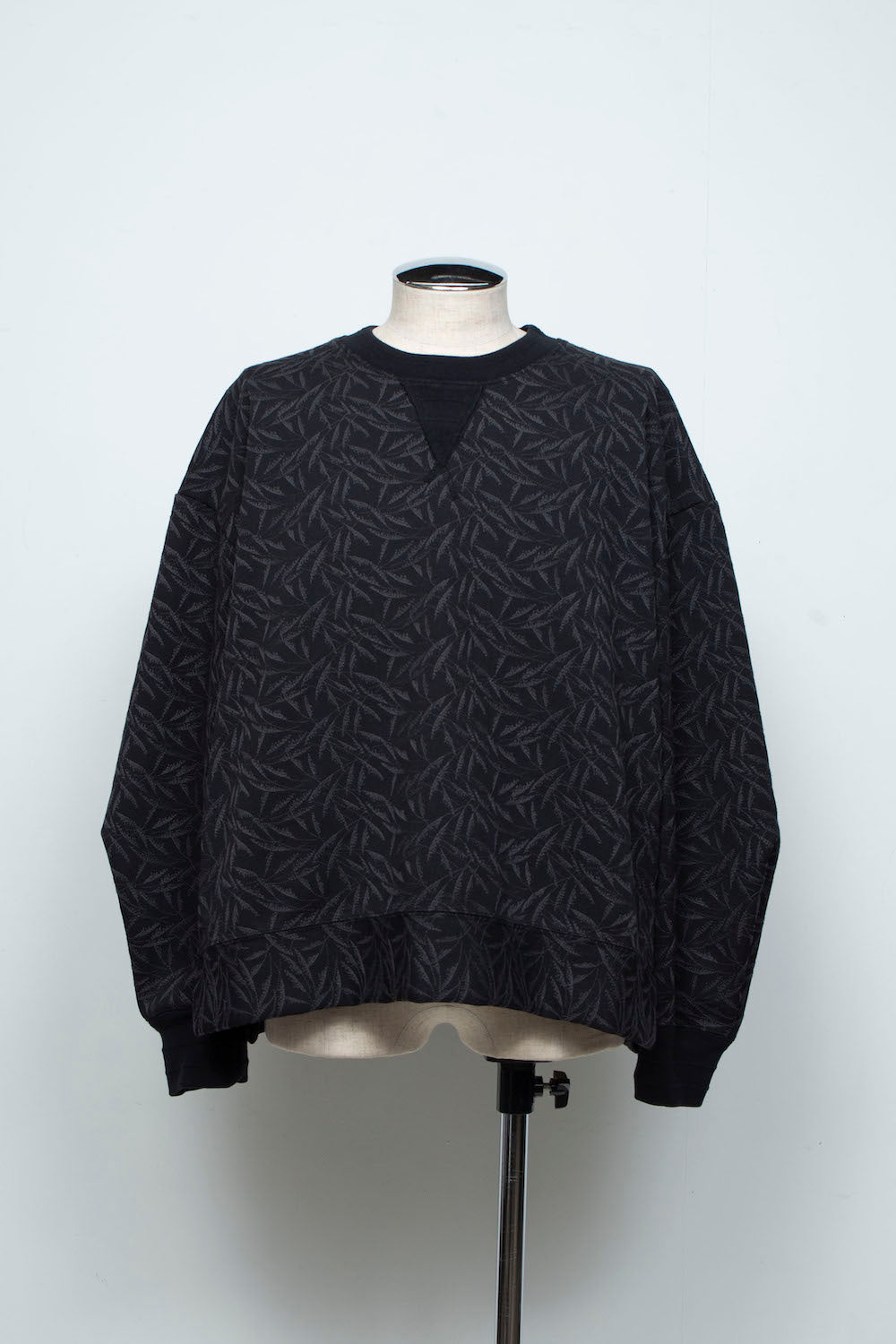 <LAST 1点> LB26SS-PO08-ETJ | フルエンブロイダリージャージープルオーバー | BLACK