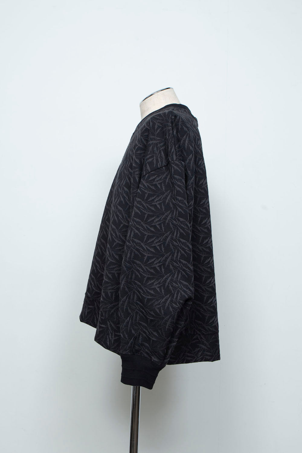 <LAST 1点> LB26SS-PO08-ETJ | フルエンブロイダリージャージープルオーバー | BLACK