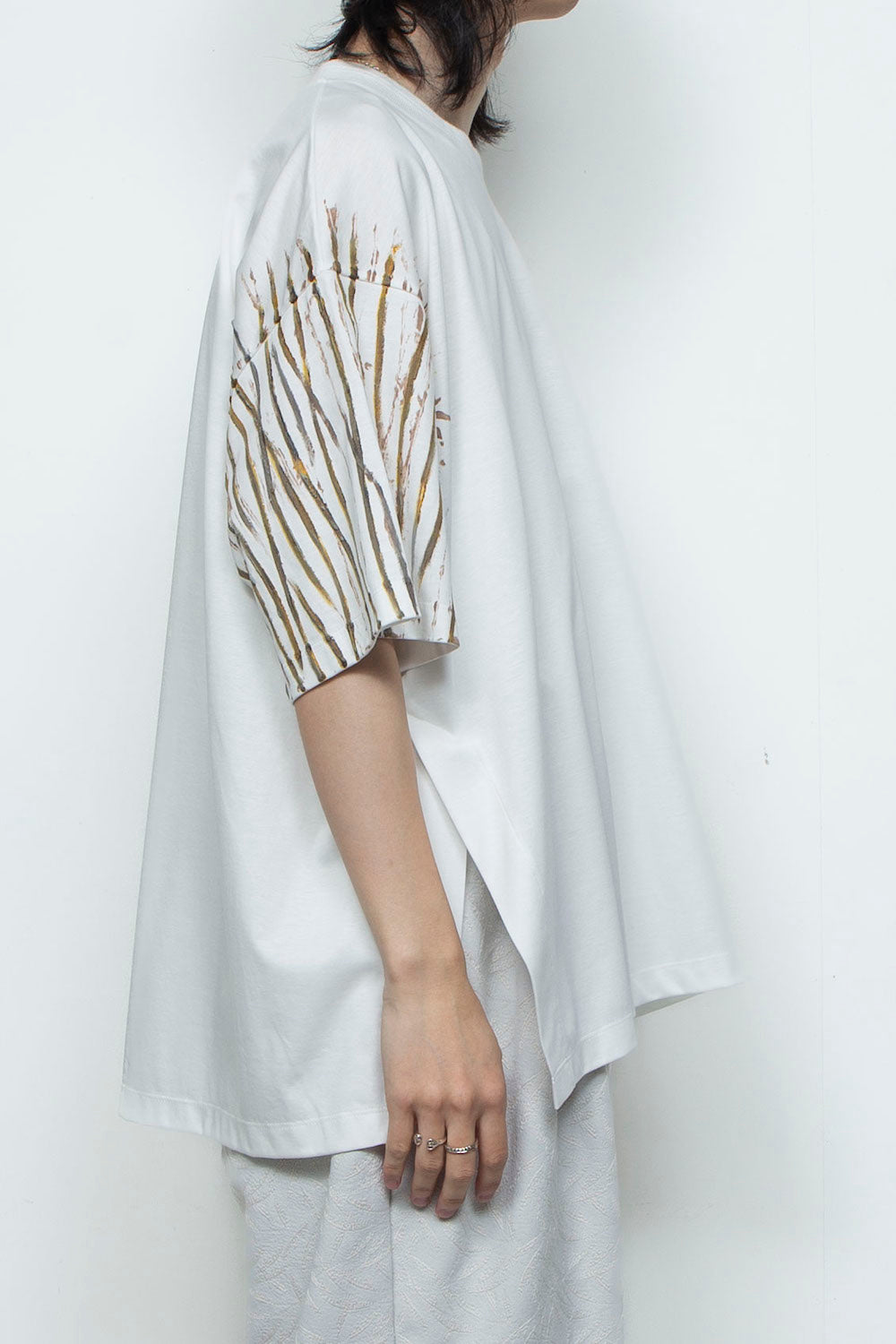 <last>  
LB25AW-TE09-HDP | 优质比马棉手绘T恤 | 白色</last>