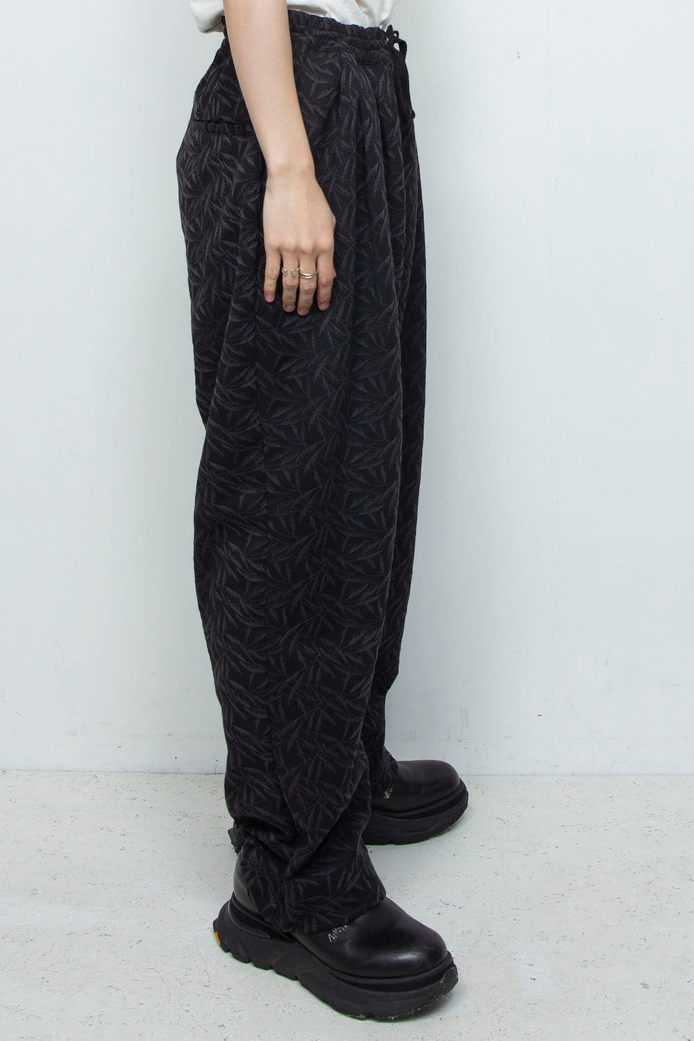 <LAST 1点> LB26SS-PT08-ETJ | フルエンブロイダリージャージーイージーパンツ | BLACK