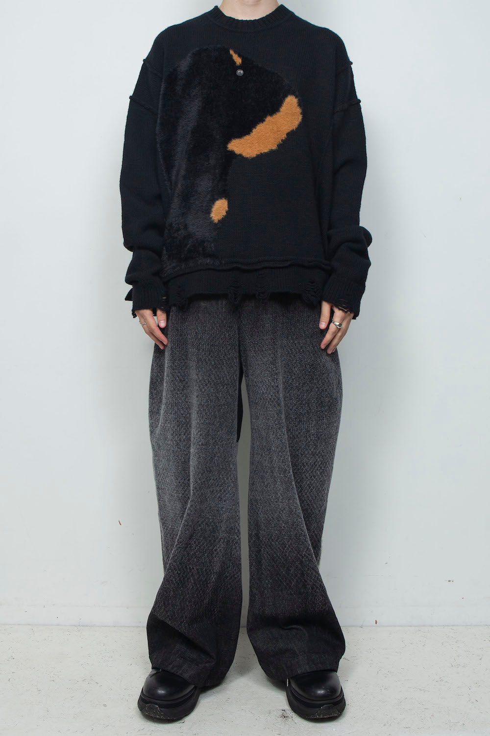 LB26AW-KN11 | ドッグモチーフインターシャセーター | BLACK