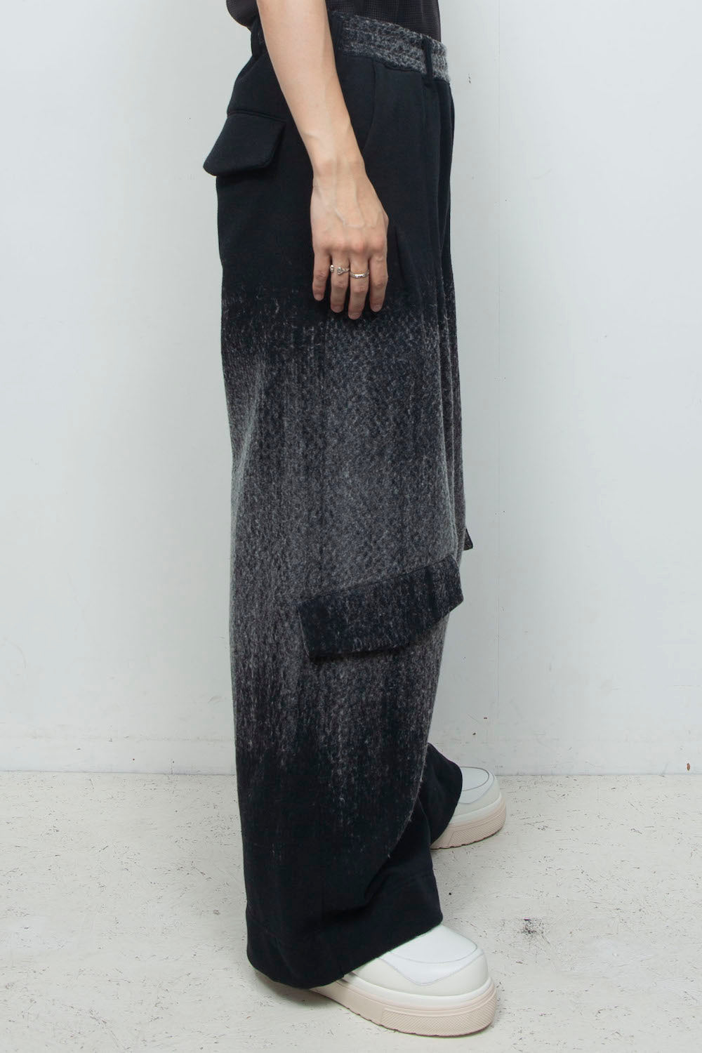 LB26AW-PT09-NDJ | グラデーションニードルパンチシンフラップバギーパンツ2.0 | BLACK BASED