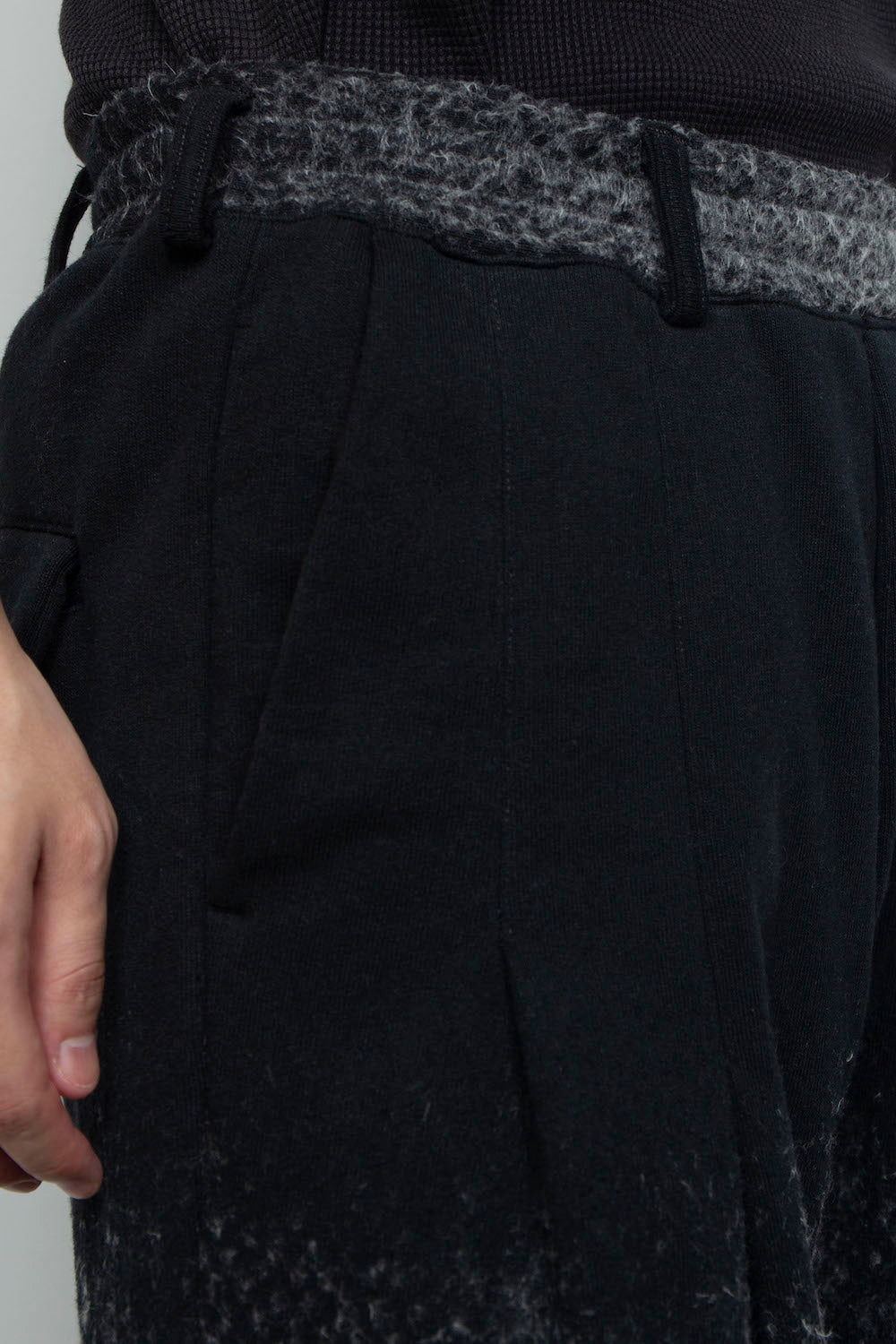 LB26AW-PT09-NDJ | グラデーションニードルパンチシンフラップバギーパンツ2.0 | BLACK BASED
