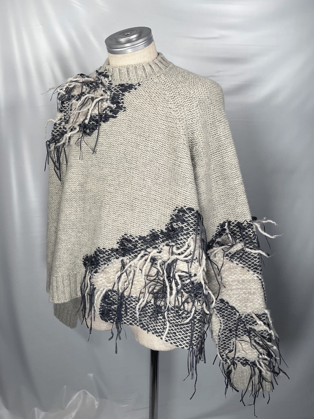 LB23AW-KN01-TRA-DA | Thread knitting intarsia sweater | IVORY