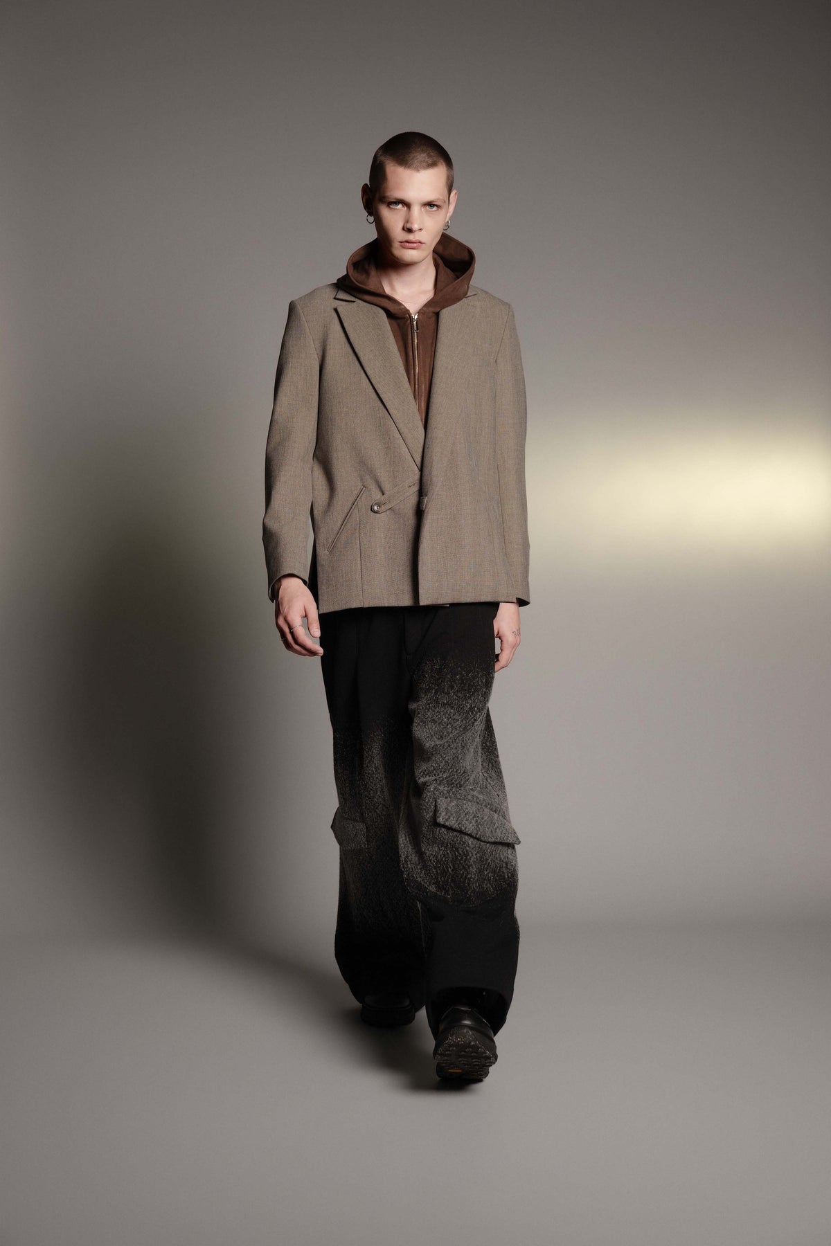 LB26AW-PT09-NDJ | グラデーションニードルパンチシンフラップバギーパンツ2.0 | BLACK BASED